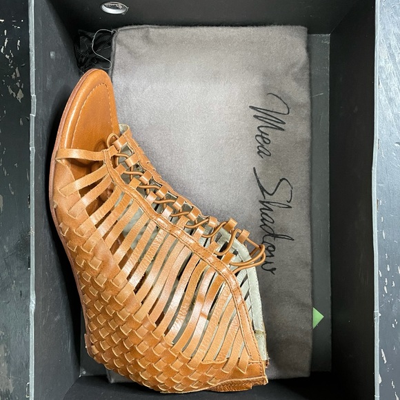 MEA SHADOW Edvige Veggie Leather Wedge Heel Sandal - Picture 8 of 12